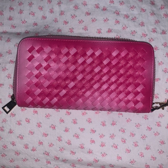 Super roomy/big and cute hot pink clutch wallet💓 - Picture 1 of 7